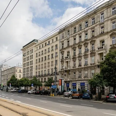 Charlie Center Warsaw